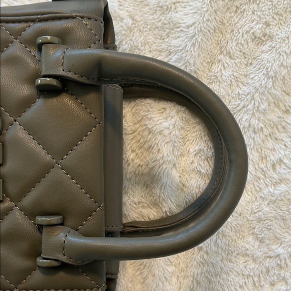 Steve Madden Bbabi mini crossbody Quilted Olive Green - Picture 14 of 15